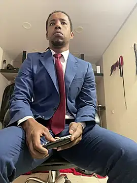AlejoKhalifa  online show from July 12, 2026, 7:43 am