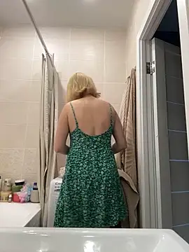 Snapshot of Yourdirtybitch chatting on September 24, 2025, 7:44 am Yourdirtybitch online show from September 24, 2025, 7:44 am