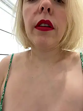 Snapshot of Yourdirtybitch chatting on February 12, 2026, 7:47 am Yourdirtybitch online show from February 12, 2026, 7:47 am