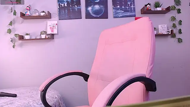 macey elliot  online show from January 12, 2025, 12:55 pm