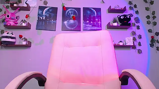 macey elliot  online show from March 12, 2025, 12:26 pm