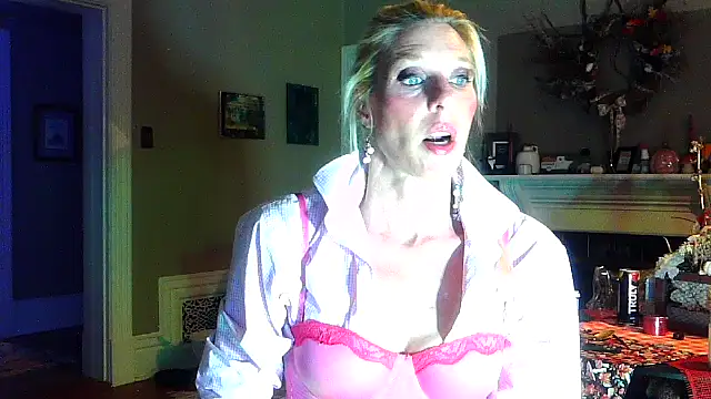 Glamazonx online show from October 28, 2025, 3:43 am