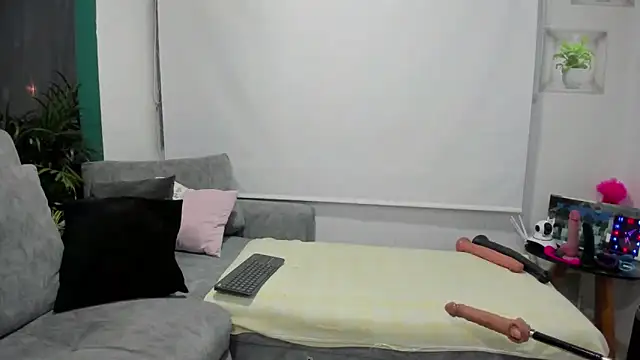 Snapshot of larossasexy chatting on October 24, 2025, 11:01 pm larossasexy online show from October 24, 2025, 11:01 pm