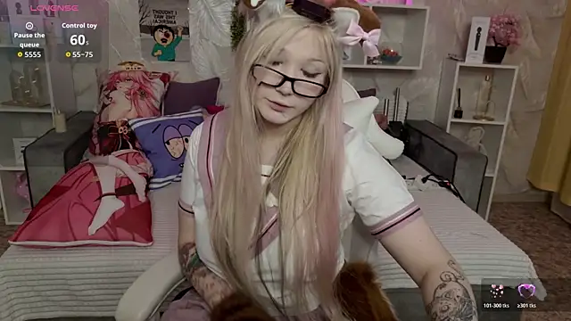 MeowkaKitty online show from April 25, 2026, 2:03 am