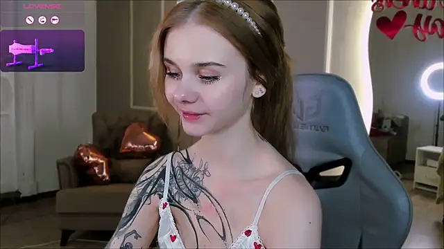 Snapshot of Britney_Lynch chatting on February 4, 2025, 8:38 pm Britney Lynch online show from February 4, 2025, 8:38 pm