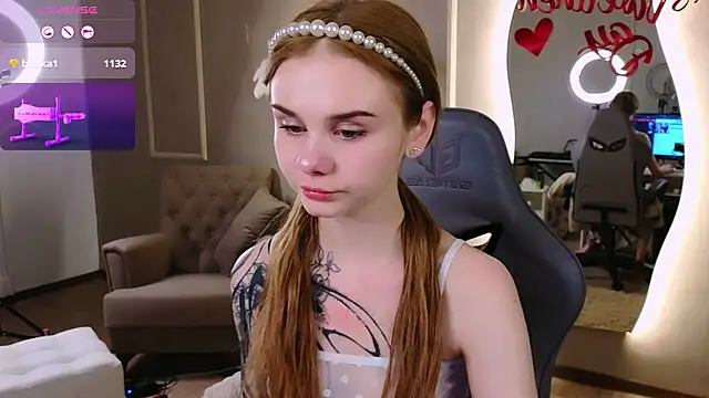 Snapshot of Britney_Lynch chatting on February 11, 2025, 12:06 am Britney Lynch online show from February 11, 2025, 12:06 am