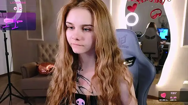 Snapshot of Britney_Lynch chatting on February 16, 2025, 8:33 pm Britney Lynch online show from February 16, 2025, 8:33 pm