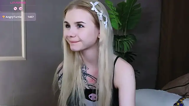 Snapshot of Britney_Lynch chatting on February 23, 2025, 12:51 am Britney Lynch online show from February 23, 2025, 12:51 am