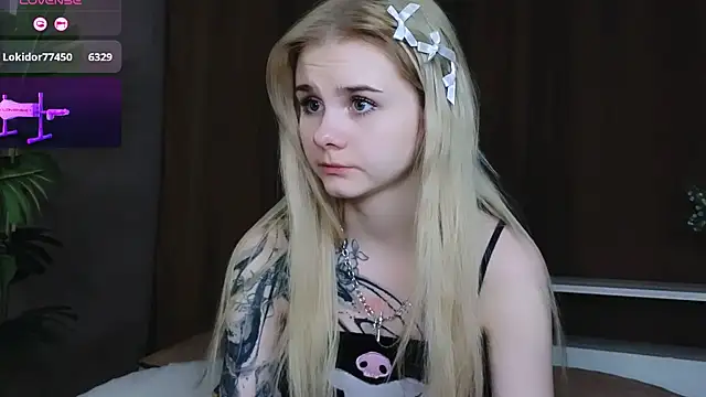 Snapshot of Britney_Lynch chatting on February 23, 2025, 3:56 am Britney Lynch online show from February 23, 2025, 3:56 am