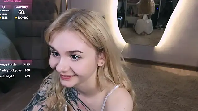 Snapshot of Britney_Lynch chatting on March 13, 2025, 9:21 am Britney Lynch online show from March 13, 2025, 9:21 am