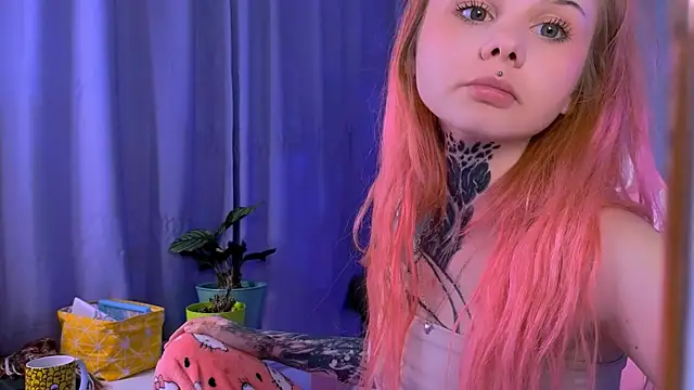 Snapshot of Britney_Lynch chatting on September 28, 2025, 9:20 pm Britney Lynch online show from September 28, 2025, 9:20 pm