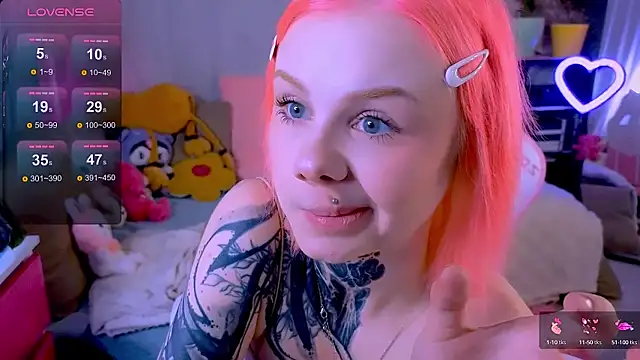 Snapshot of Britney_Lynch chatting on October 2, 2025, 8:16 pm Britney Lynch online show from October 2, 2025, 8:16 pm