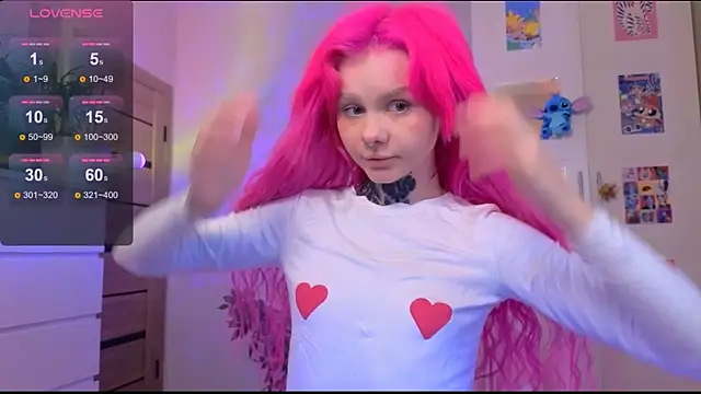 Snapshot of Britney_Lynch chatting on October 10, 2025, 8:08 pm Britney Lynch online show from October 10, 2025, 8:08 pm