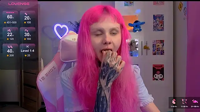 Snapshot of Britney_Lynch chatting on October 13, 2025, 3:01 pm Britney Lynch online show from October 13, 2025, 3:01 pm