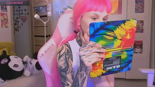 Snapshot of Britney_Lynch chatting on October 23, 2025, 12:37 pm Britney Lynch online show from October 23, 2025, 12:37 pm