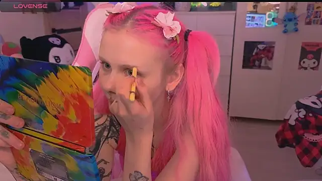 Snapshot of Britney_Lynch chatting on October 24, 2025, 10:33 am Britney Lynch online show from October 24, 2025, 10:33 am