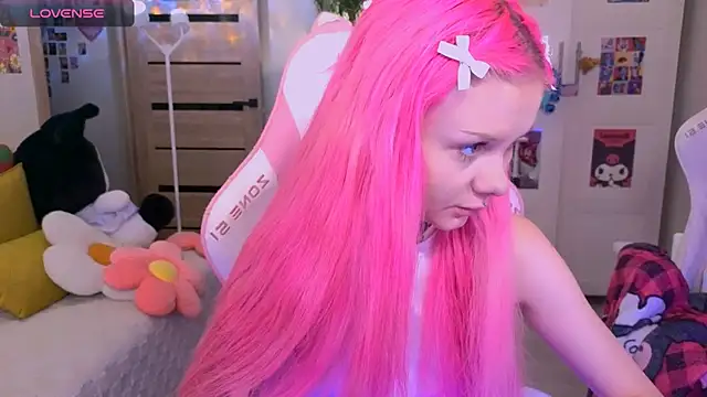 Snapshot of Britney_Lynch chatting on October 26, 2025, 12:44 pm Britney Lynch online show from October 26, 2025, 12:44 pm