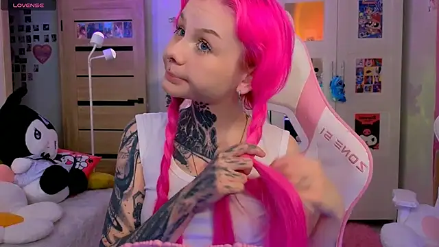 Snapshot of Britney_Lynch chatting on October 30, 2025, 6:52 pm Britney Lynch online show from October 30, 2025, 6:52 pm