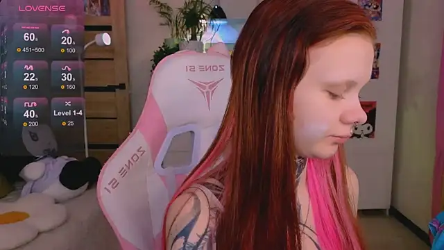 Snapshot of Britney_Lynch chatting on November 6, 2025, 10:10 pm Britney Lynch online show from November 6, 2025, 10:10 pm