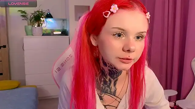 Snapshot of Britney_Lynch chatting on November 14, 2025, 6:28 pm Britney Lynch online show from November 14, 2025, 6:28 pm