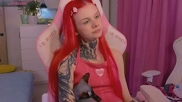 Snapshot of Britney_Lynch chatting on November 15, 2025, 6:33 am Britney Lynch online show from November 15, 2025, 6:33 am