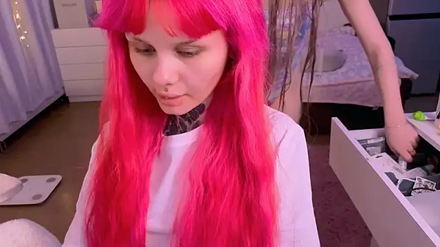 Snapshot of Britney_Lynch chatting on November 28, 2025, 12:02 am Britney Lynch online show from November 28, 2025, 12:02 am