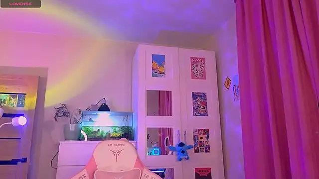 Snapshot of Britney_Lynch chatting on November 28, 2025, 9:17 pm Britney Lynch online show from November 28, 2025, 9:17 pm