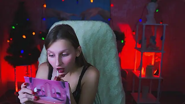 EllaHorton online show from December 5, 2024, 5:06 pm