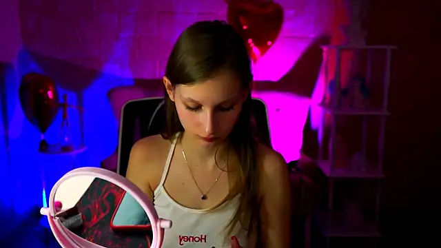 EllaHorton online show from March 5, 2025, 12:33 pm