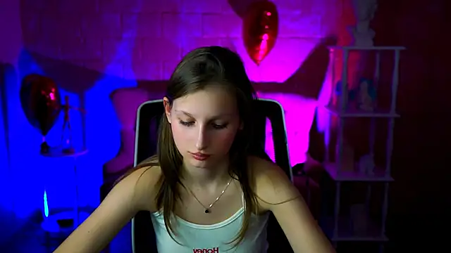 EllaHorton online show from March 5, 2025, 7:06 pm