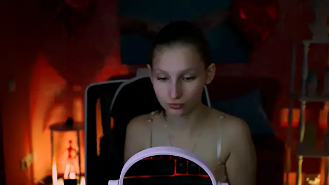 EllaHorton online show from March 22, 2025, 5:39 am