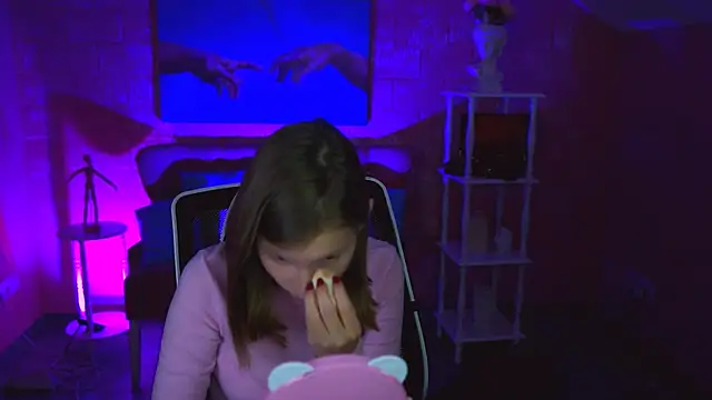 EllaHorton online show from November 10, 2025, 8:35 am