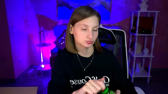 EllaHorton online show from March 2, 2026, 1:40 pm