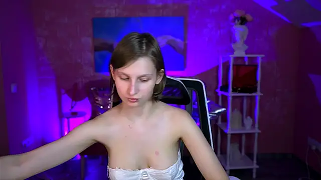 Snapshot of EllaHorton chatting on June 15, 2026, 5:26 pm EllaHorton online show from June 15, 2026, 5:26 pm
