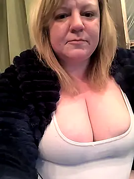 jusichka online show from March 15, 2026, 6:03 pm