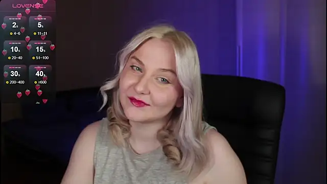 Snapshot of sensual_girrrl chatting on October 13, 2025, 7:36 pm sensual girrrl online show from October 13, 2025, 7:36 pm
