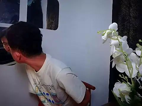 Snapshot of Asiantwink21 chatting on October 1, 2025, 4:13 pm Asiantwink21 online show from October 1, 2025, 4:13 pm