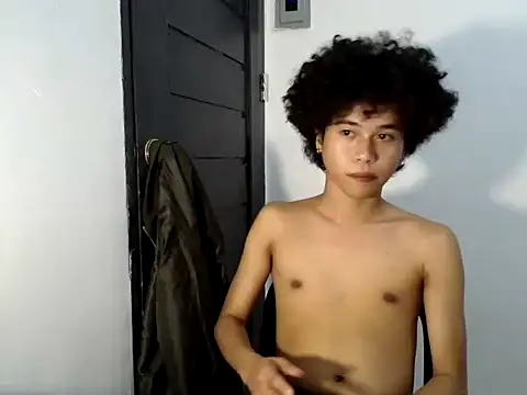 Asiantwink21 online show from May 12, 2026, 5:21 pm