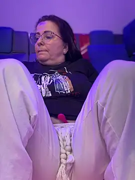 Snapshot of PaulinaSanders_X chatting on January 28, 2025, 10:34 pm PaulinaSanders X online show from January 28, 2025, 10:34 pm