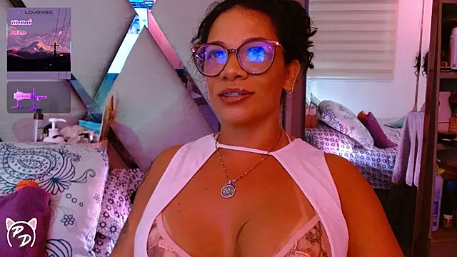 Snapshot of paula_daniela1 chatting on July 19, 2026, 10:24 pm paula daniela1 online show from July 19, 2026, 10:24 pm