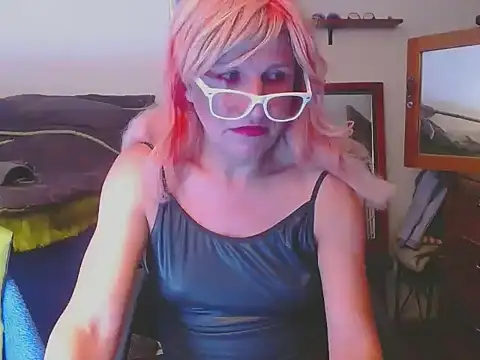 Snapshot of LorenJade chatting on May 15, 2026, 7:04 am LorenJade online show from May 15, 2026, 7:04 am