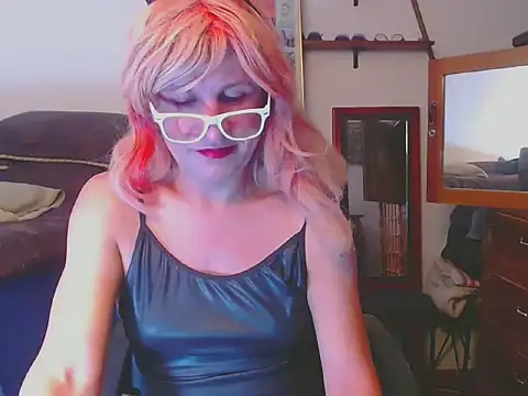 Snapshot of LorenJade chatting on May 16, 2026, 7:27 am LorenJade online show from May 16, 2026, 7:27 am