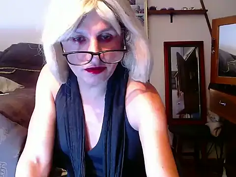 Snapshot of LorenJade chatting on June 18, 2026, 9:36 am LorenJade online show from June 18, 2026, 9:36 am