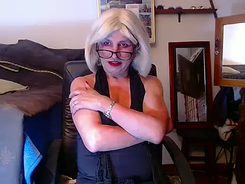 Snapshot of LorenJade chatting on June 19, 2026, 7:45 am LorenJade online show from June 19, 2026, 7:45 am
