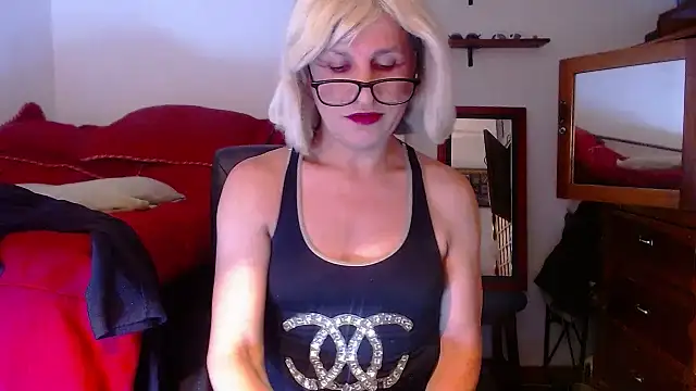 Snapshot of LorenJade chatting on August 2, 2026, 8:02 am LorenJade online show from August 2, 2026, 8:02 am