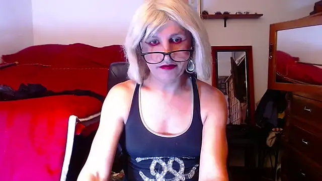 Snapshot of LorenJade chatting on August 4, 2026, 7:22 am LorenJade online show from August 4, 2026, 7:22 am