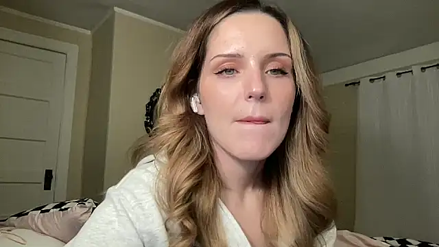 sexylilly69 online show from April 29, 2026, 12:37 am