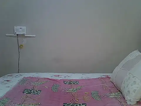 Snapshot of Cariepink chatting on July 1, 2026, 7:21 am Cariepink online show from July 1, 2026, 7:21 am