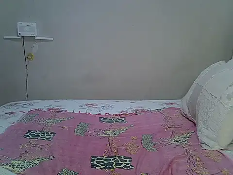 Snapshot of Cariepink chatting on July 4, 2026, 8:59 pm Cariepink online show from July 4, 2026, 8:59 pm