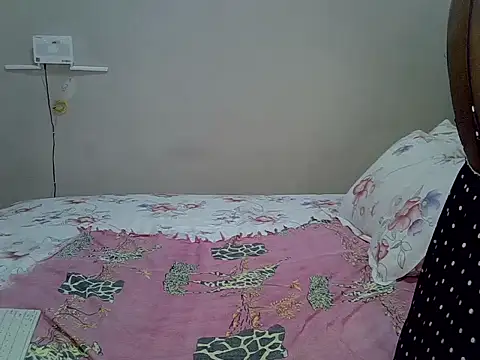 Snapshot of Cariepink chatting on July 18, 2026, 6:34 pm Cariepink online show from July 18, 2026, 6:34 pm